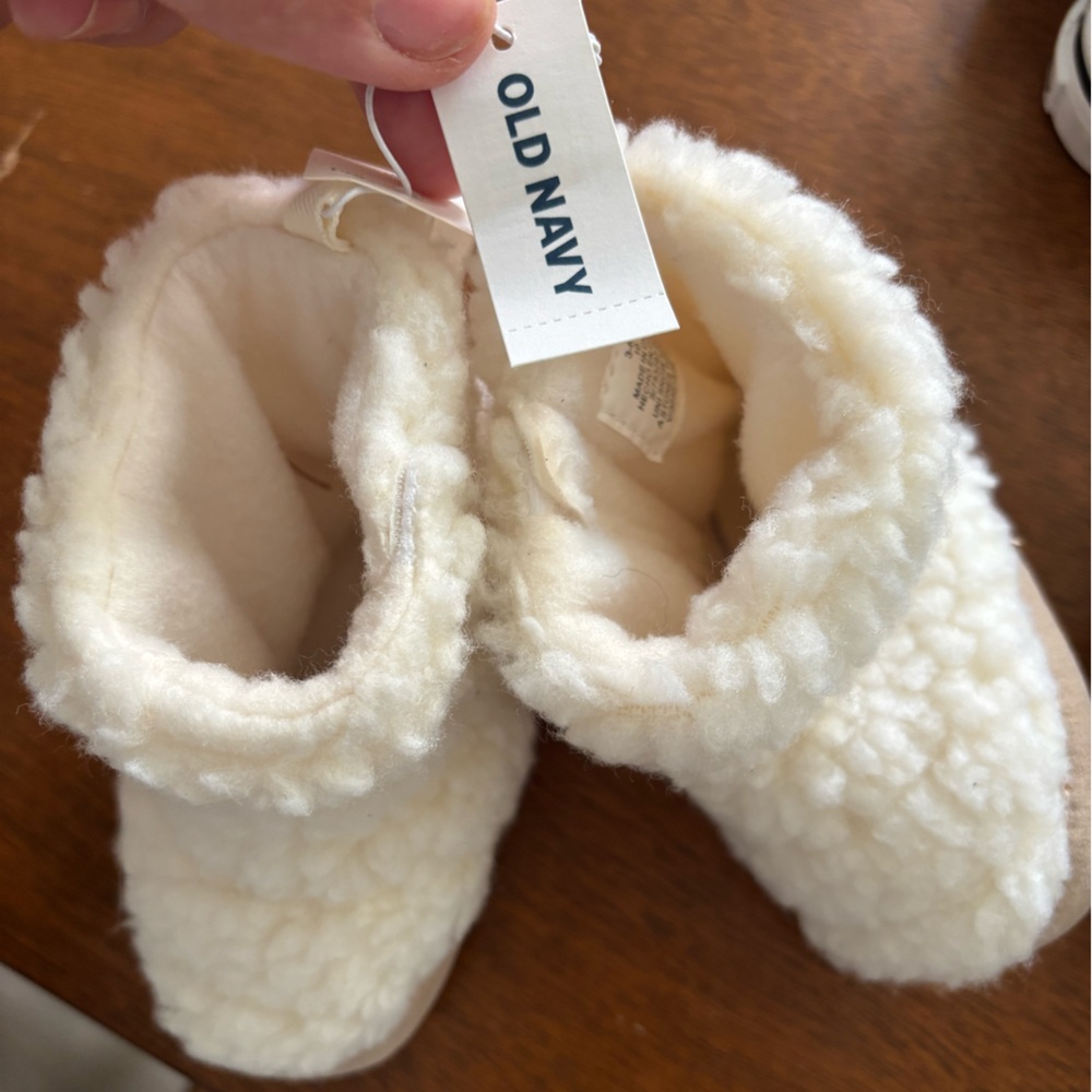 Old Navy Soft Cream Fleece Booties